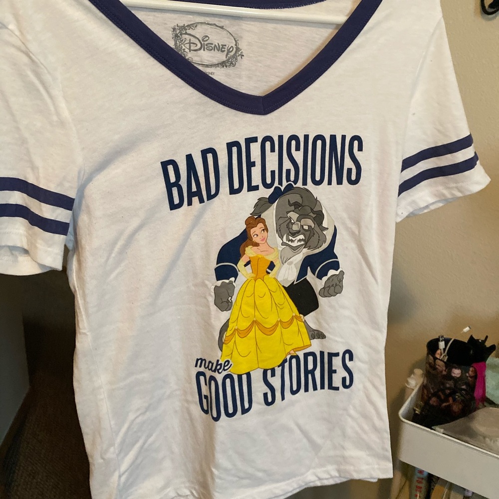 Graphic tee v neck